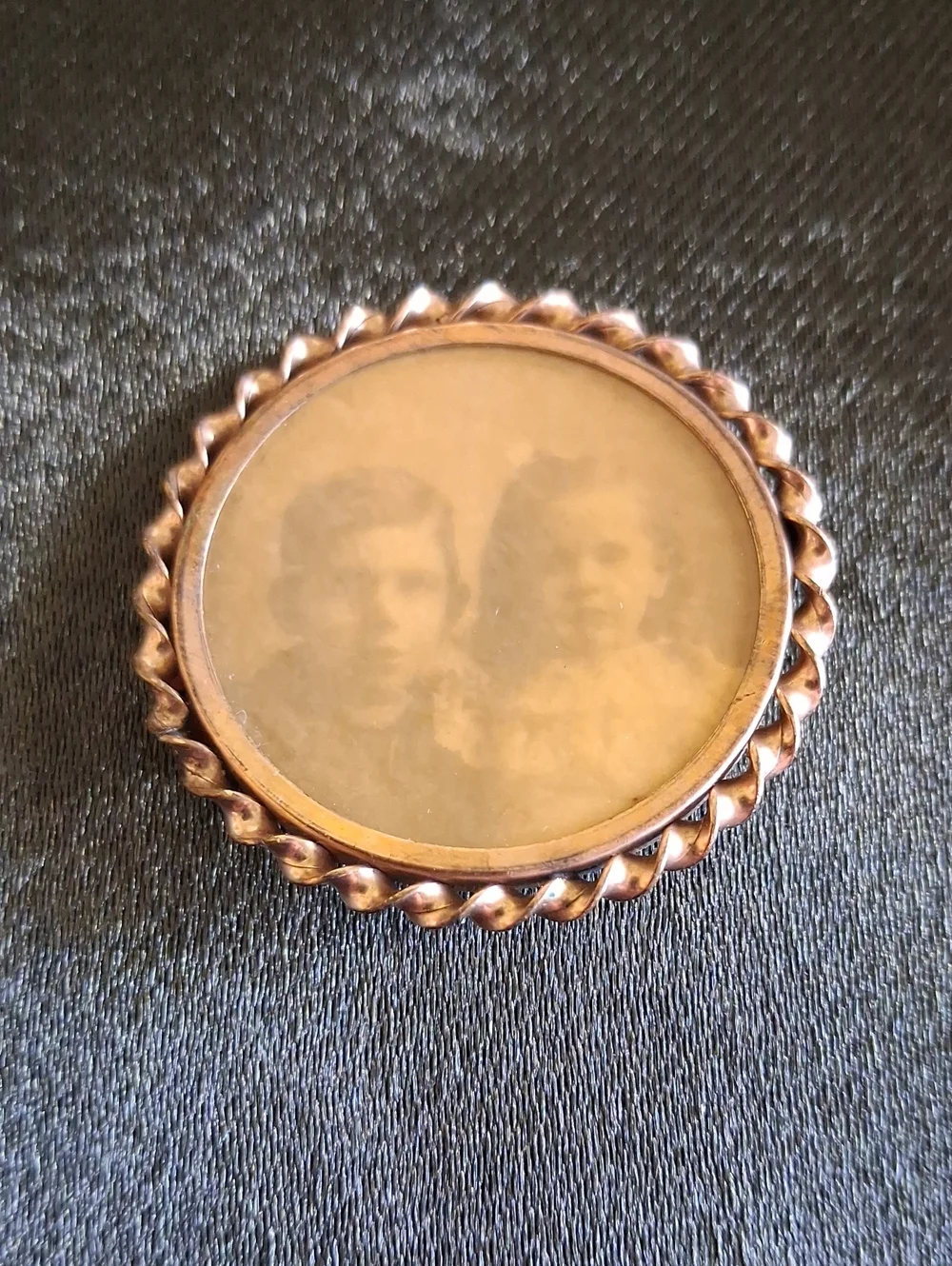 Victorian Antique Mourning Brooch Round Copper-Tone Picture Frame -